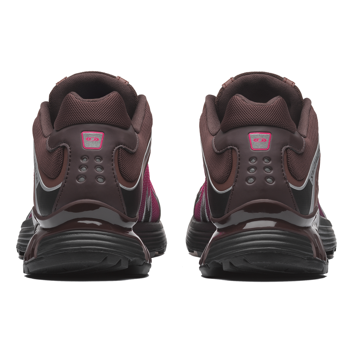 Salomon XT-WHISPER BLACK/BITTER CHOCOLATE/PINK YARROW, vista posterior del par. #Color_BLACK/BITTER CHOCOLATE/PINK YARROW