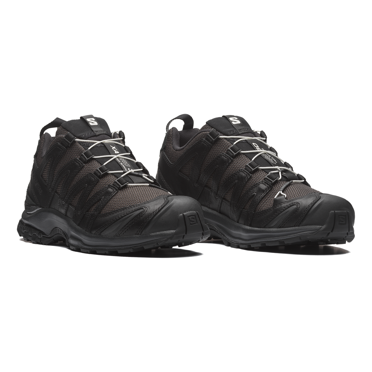 XA PRO 3D Alpine Echoes — Black / Earth Brown / Vanilla Ice — Vista en perspectiva